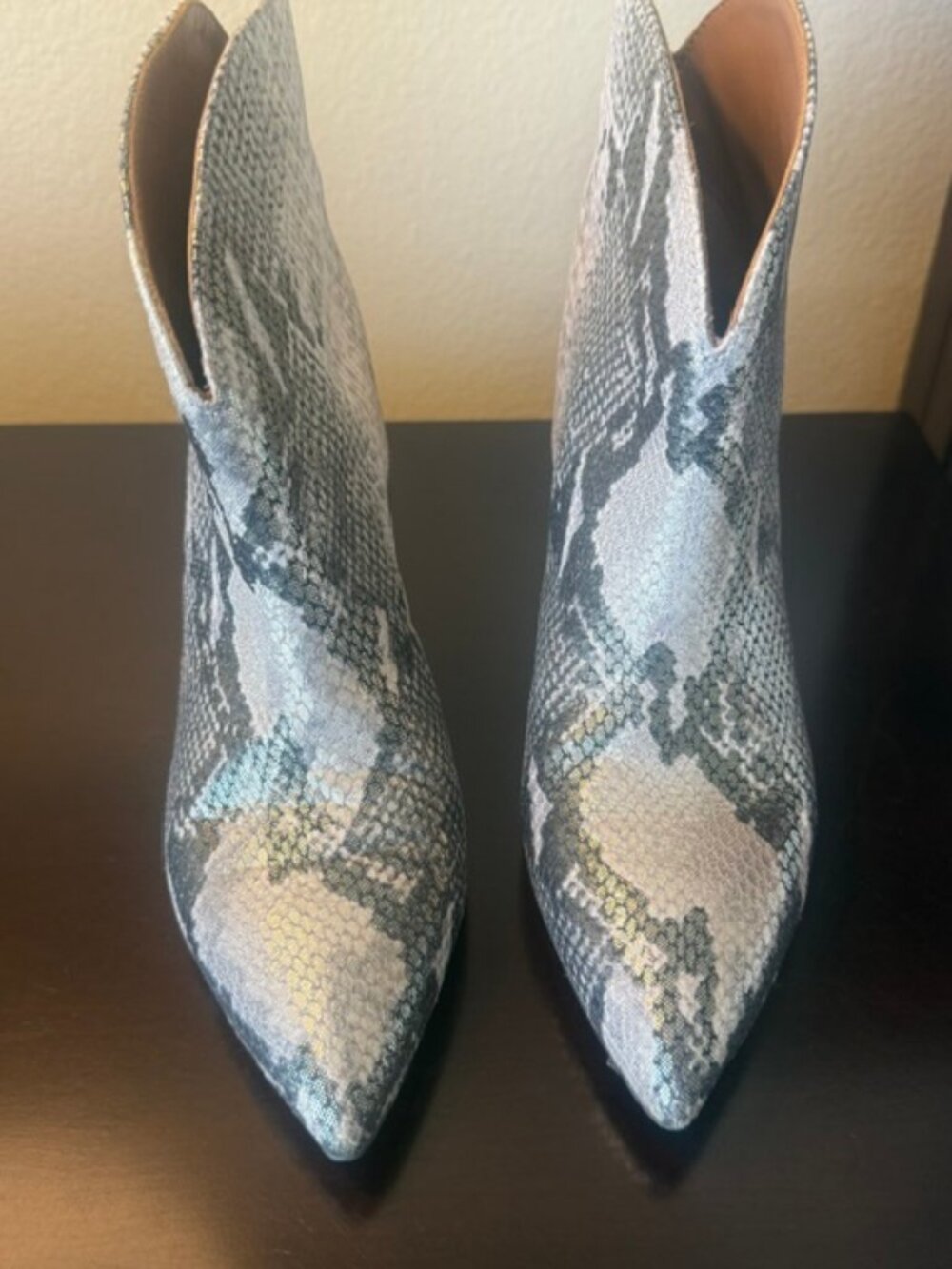 PARIS TEXAS  Reptile print ankle boots in grey and black